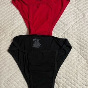 Hanes Comfort flex string bikinis size medium